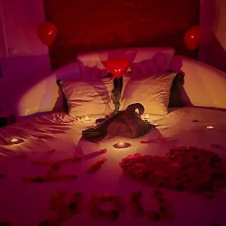 Romantique Jacuzzi 아파트